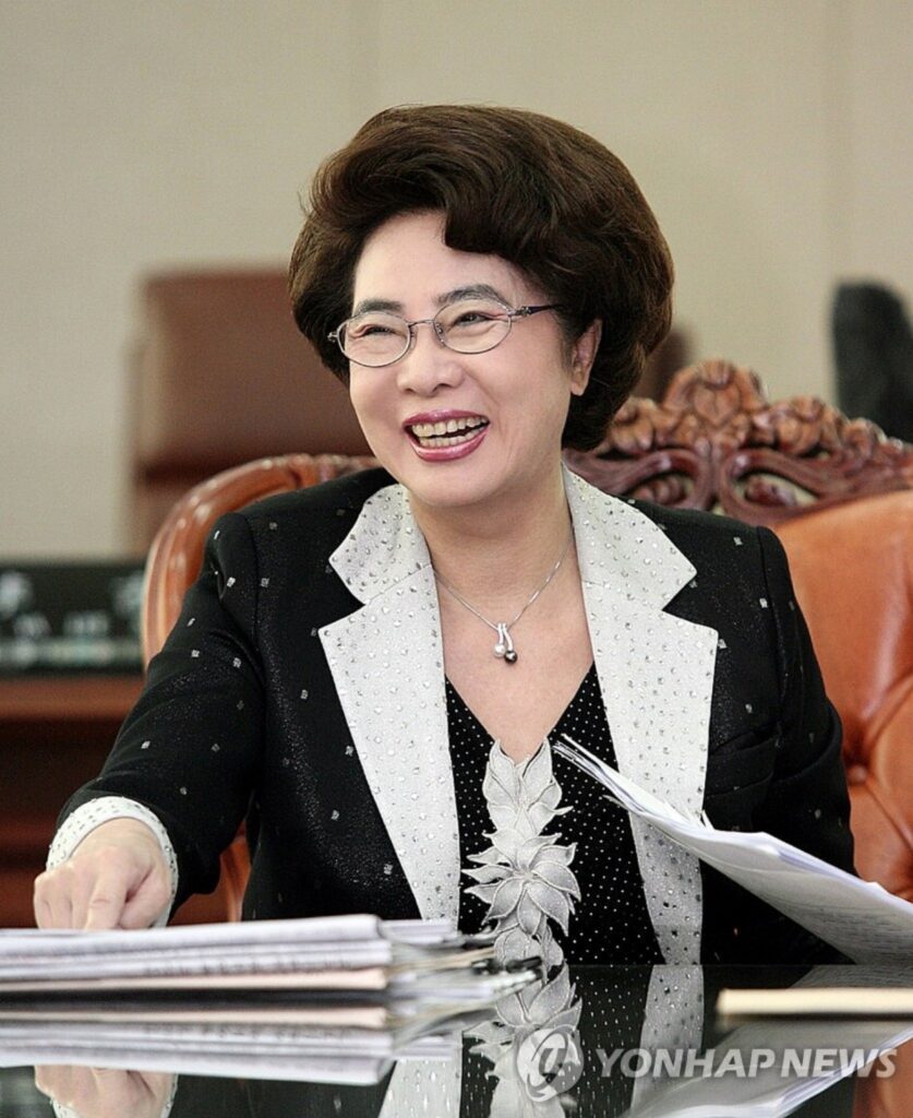"언니, 이건 몰랐지?!" 72세 美 최강 동안, 놀라운 습관 공개에 모두 ‘깜짝’ 4 동안