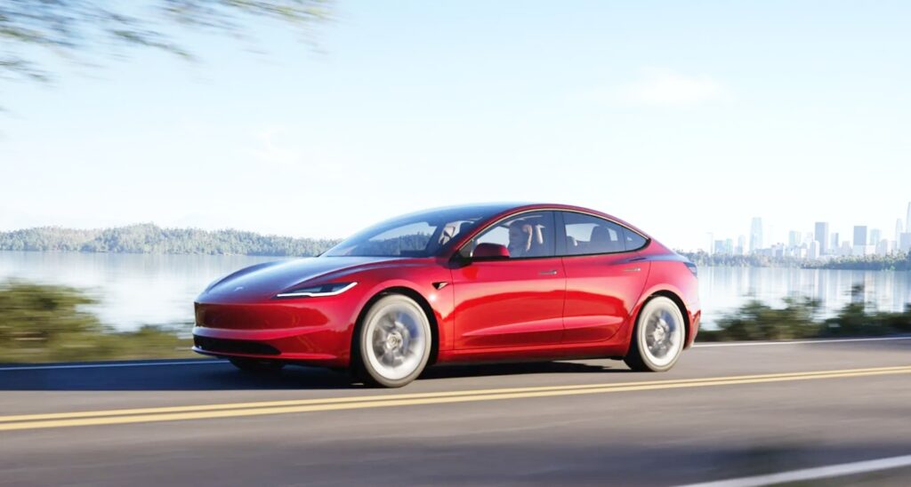 "진짜 기가 막히네"..트럼프 지지 선언한 테슬라, 역대급 가성비 차량 공개 2 테슬라 모델 3 롱레인지 RWD 주행거리