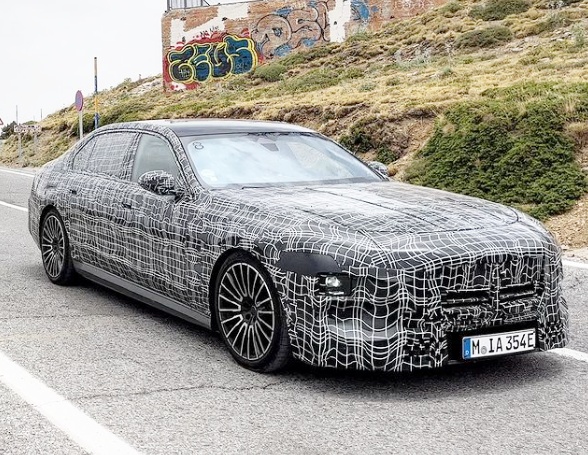 BMW 7시리즈 페이스리프트 스파이샷 포착