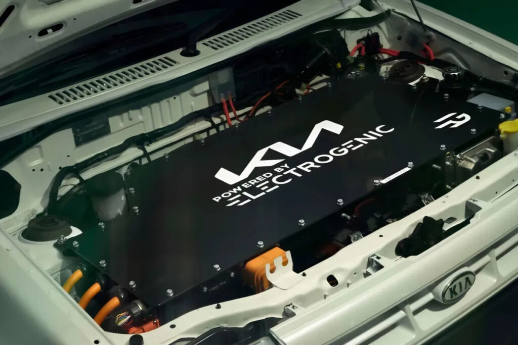 사라진 줄 알았던 車 "전기차로 환생"… 기아 또 일내나? 3 기아 (3)