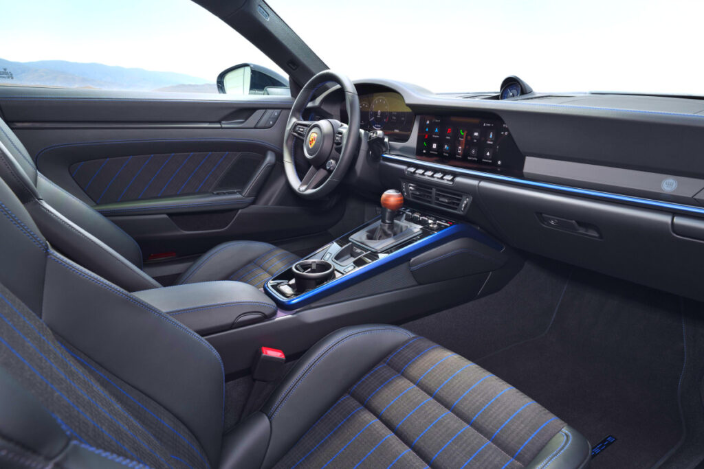 56년 전 탄생한 車 "새롭게 돌변"...뚜껑 열린 모습이 '압권' 4 포르쉐 (4)