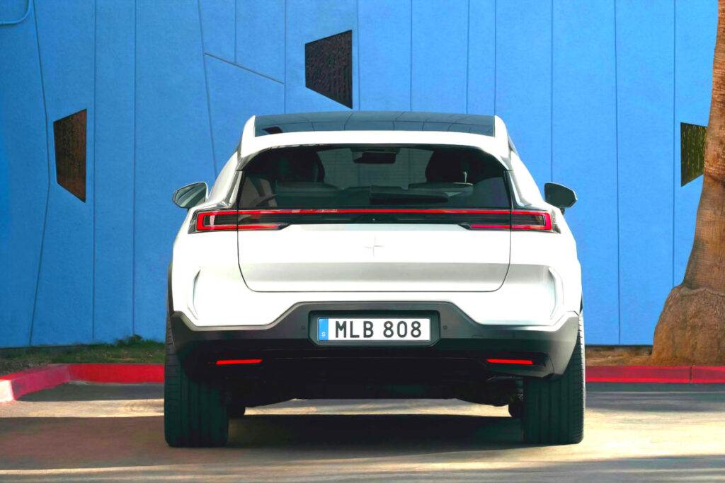 주행거리 늘었는데 "가격은 내려갔다"… 무려 890만 원 저렴해진 전기 SUV 4 Adding Polestar3 Rear Wheel Drive (4)