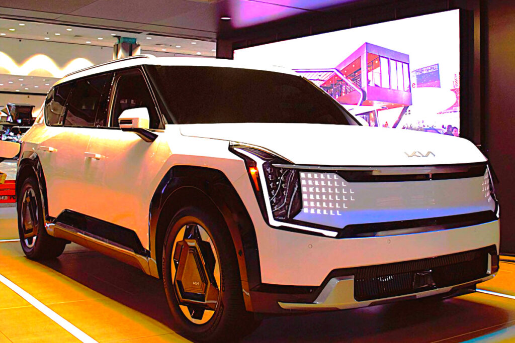 오매불망 기다렸는데 "드디어 나왔다"… 508마력 괴물급 성능의 SUV 7 Kia 2024 LA Auto Show EV9 GT Unveiled (7)