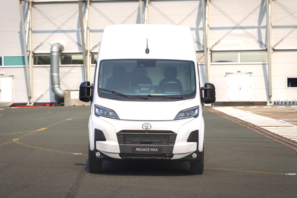 끝판왕 활용성에 "스타리아는 비교 불가"… 4천만 원대 최고의 '가성비' 1 Toyota Proace Max Europe Unveiled