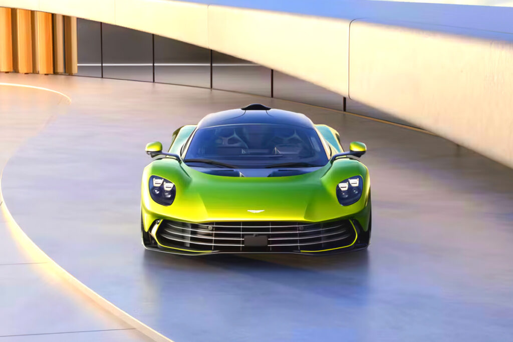 페라리 안 부러운 車 "새 역사 썼다"…3개의 심장 품은 '1079마력' 야심작 7 Aston Martin Valhalla Unveiled (7)
