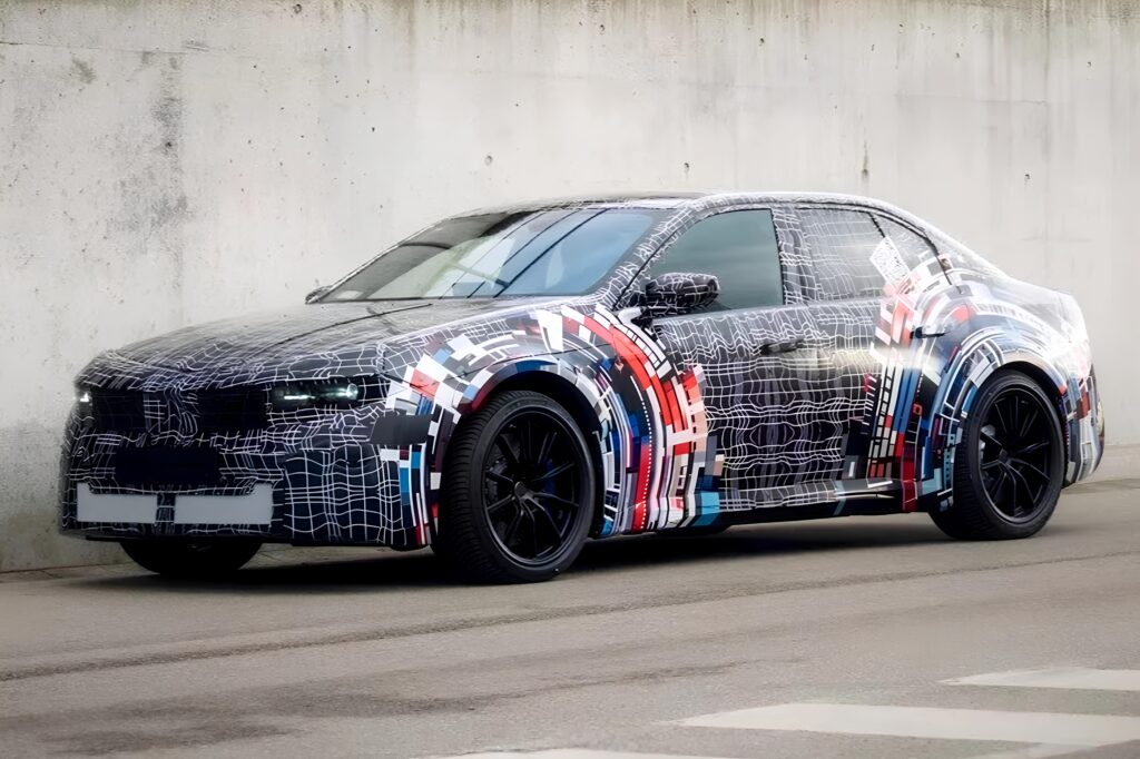 벤츠·아우디보다 더? "한국인 사랑 받는다"…국내 판매 1위, 고성능 신차 미쳤다 2 BMW i3 M 출시
