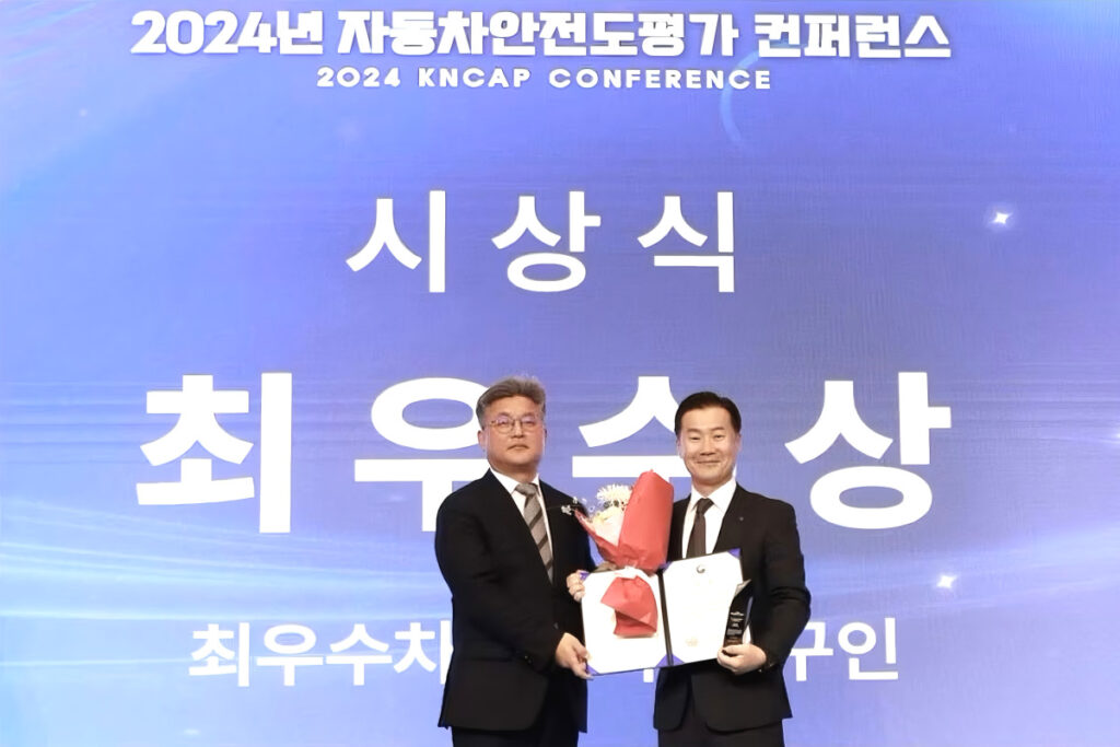 "제네시스와 비교했는데"…한국서 잘 팔리는 수입차 왜 그런가 봤더니? 2 Benz E200 KNCAP Grand Prize (2)