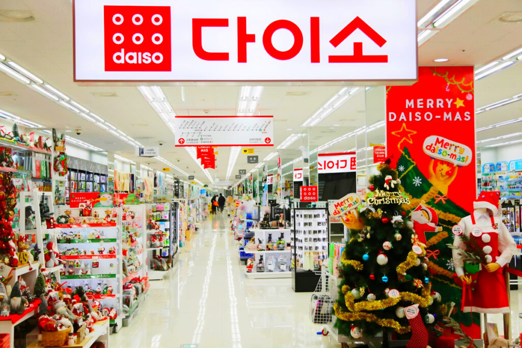 불경기인 줄 알았는데 “여기는 줄 섰어요”…외국인들 몰리자 ‘깜짝’ 3 CJ Olive Young Daiso Essential Course (3)