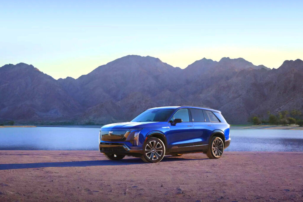 아이오닉 9 소식에 급해지자 결국 '공개'…치열한 전기 SUV 시장 새로운 '선택지' 2 Cadillac Vistiq US pricing revealed (2)