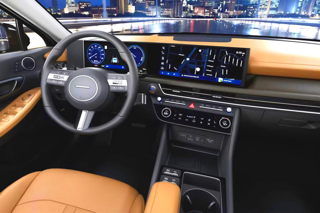디자인 바꾸자 "200% 증가"…침체된 세단 시장 부활의 '신호탄' 3 Hyundai Sonata sales soar (3)