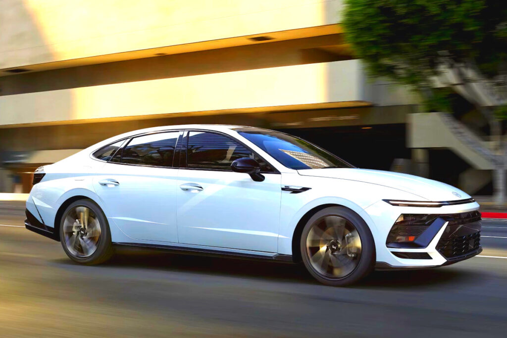 디자인 바꾸자 "200% 증가"…침체된 세단 시장 부활의 '신호탄' 5 Hyundai Sonata sales soar (5)