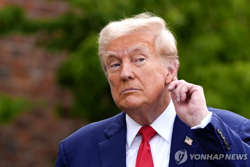 트럼프 만나고 온 정용진 “승부수 띄웠다”…의외의 행보에 ‘떠들썩’ 2 정용진 트럼프 외교 만남