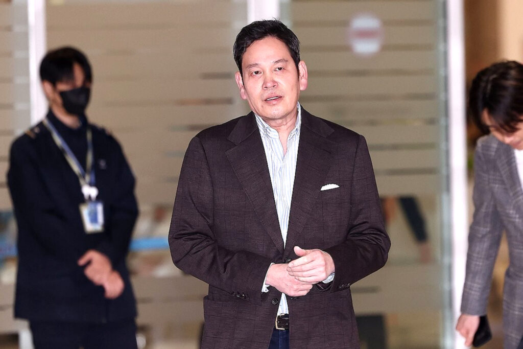 트럼프 만나고 온 정용진 “승부수 띄웠다”…의외의 행보에 ‘떠들썩’ 4 정용진 트럼프 외교 만남