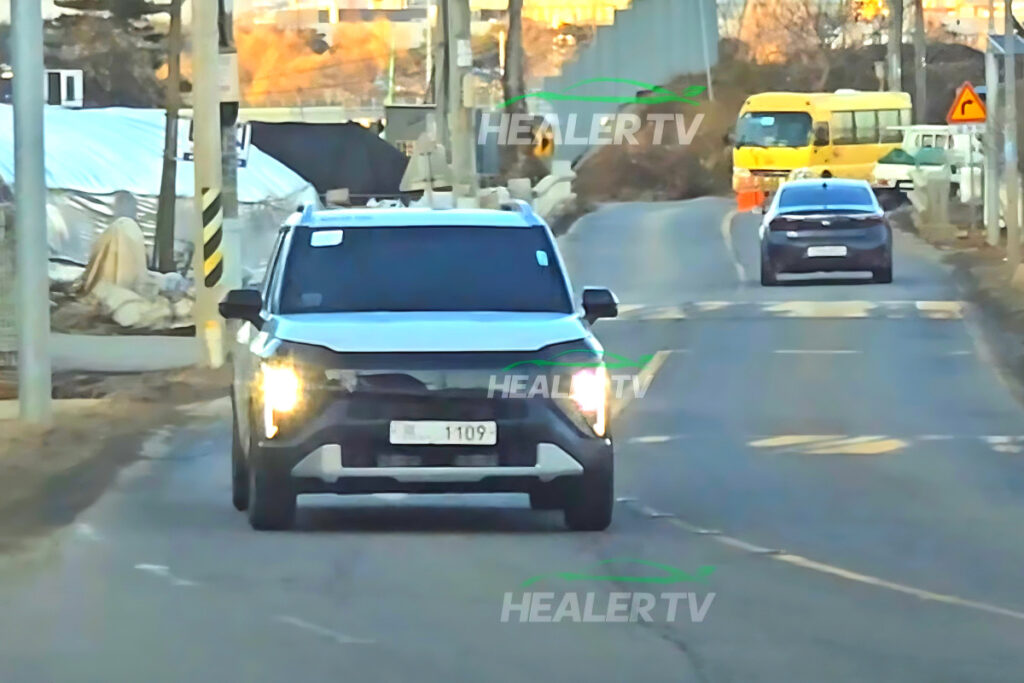 Kia Syros Domestic Road Capture (2)