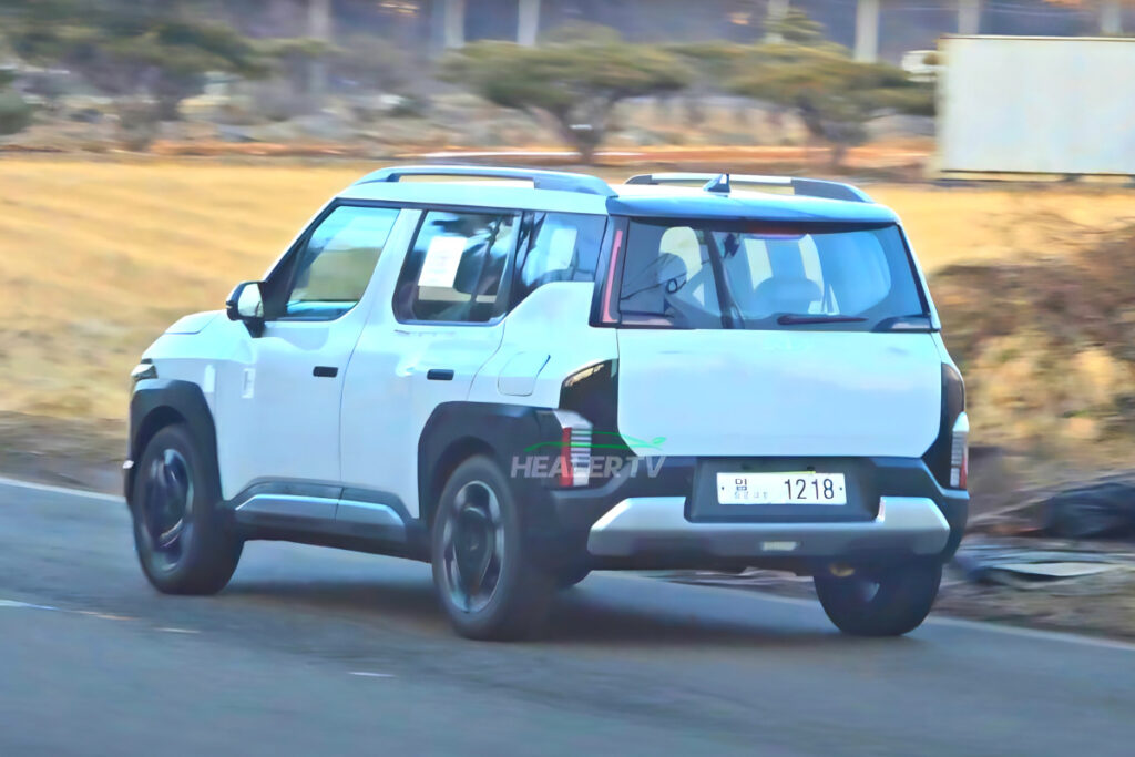 Kia Syros Domestic Road Capture (3)