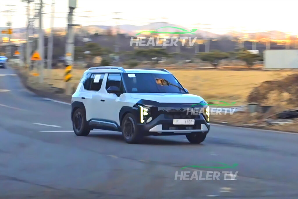 Kia Syros Domestic Road Capture (4)