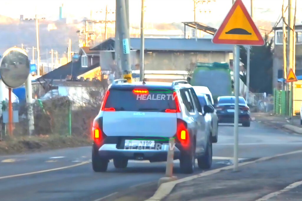Kia Syros Domestic Road Capture (6)