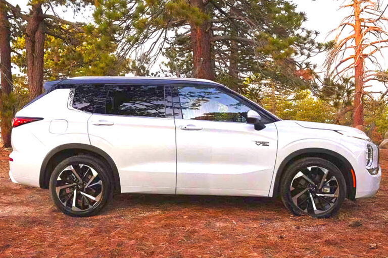 Mitsubishi Unveils New Outlander PHEV