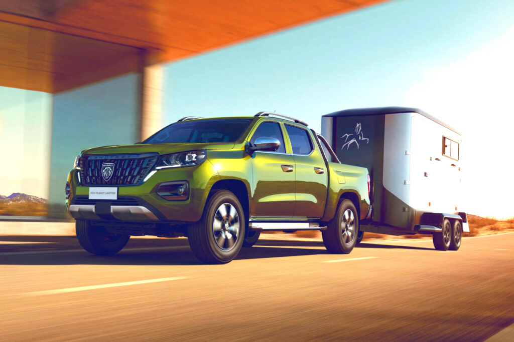 SUV 이후 이제 '이 차' 뜬다…계속된 신차 러시에 기아는 '어쩌나' 3 Peugeot unveils new LandTrek (3)