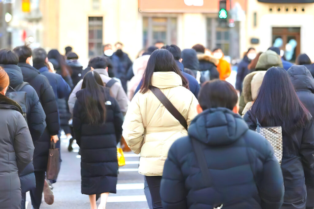 발버둥 쳤는데도 답 없다 "한국인 10명 중 2명만?"…서민들 '한숨만' 1 South Korea Income Class Shifts