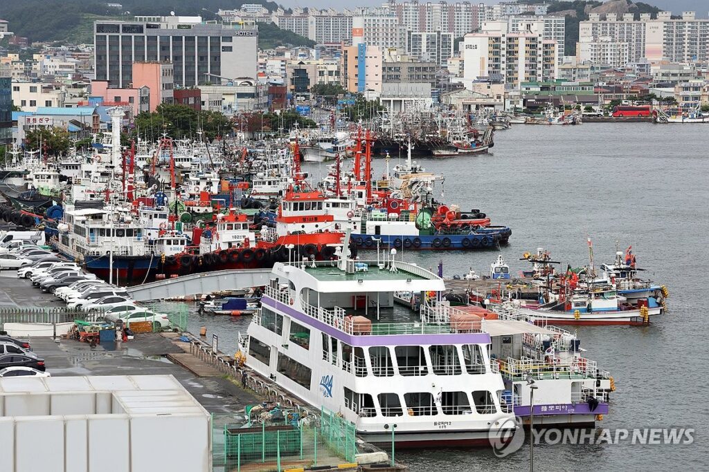 수출강국 한국에 없으면 큰일 “의사·변호사 안 부럽다”…놀라운 연봉 '이 직업', 뭐길래? 2 대한민국 도선사 연봉