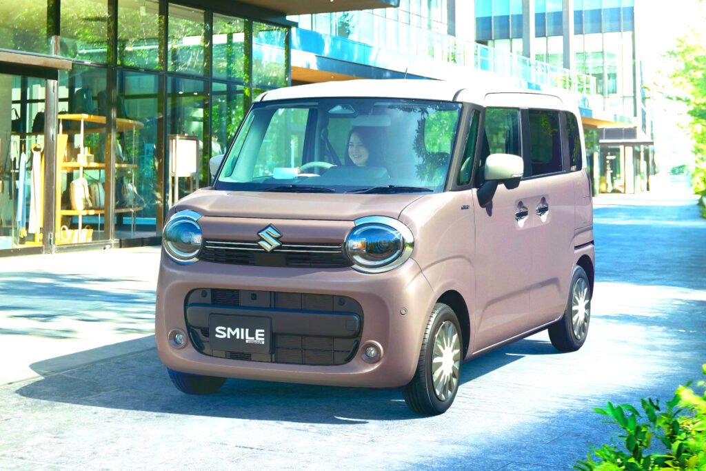 레이 닮은 모습에 "화들짝"…1,300만 원대 가격에 기아는 '어쩌나' 3 Suzuki Wagon R Smile Unveiled (3)