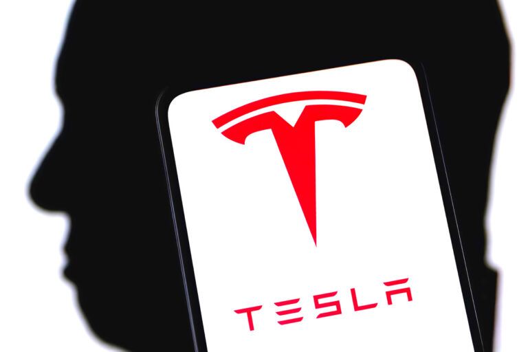 Tesla smartphone envisioning