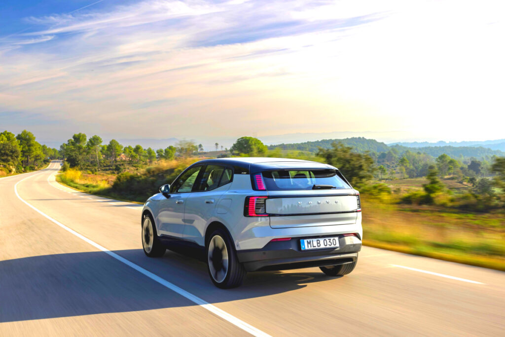 EV3 사려던 소비자들 순간 '멈칫'…1년 넘게 애태우던 車 드디어 나온다 5 Volvo EX30 Domestic Certification (5)