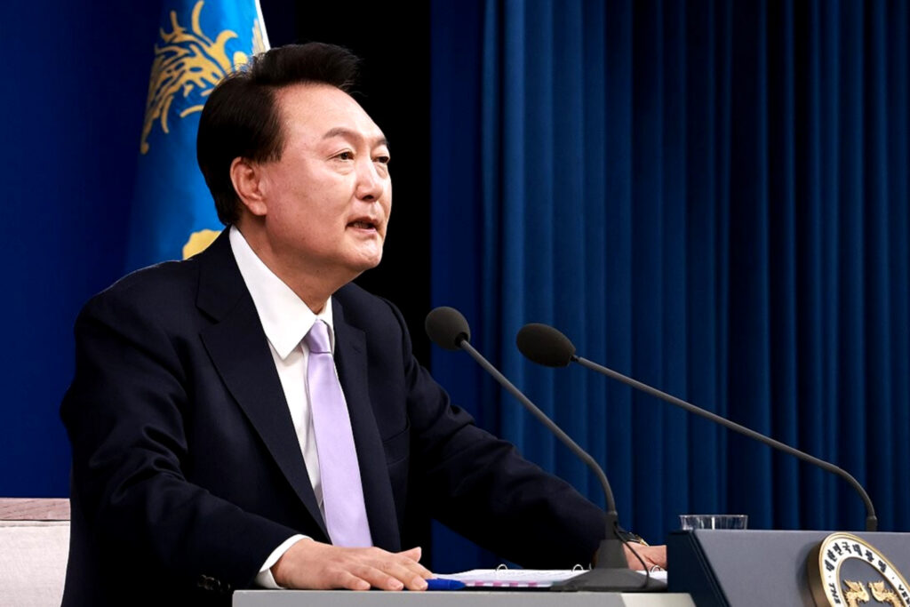 초유의 상황 맞이한 대한민국 대통령, '하야'하면 받는 나랏 돈에 '깜짝' 1 윤석열 하야 월급 논란
