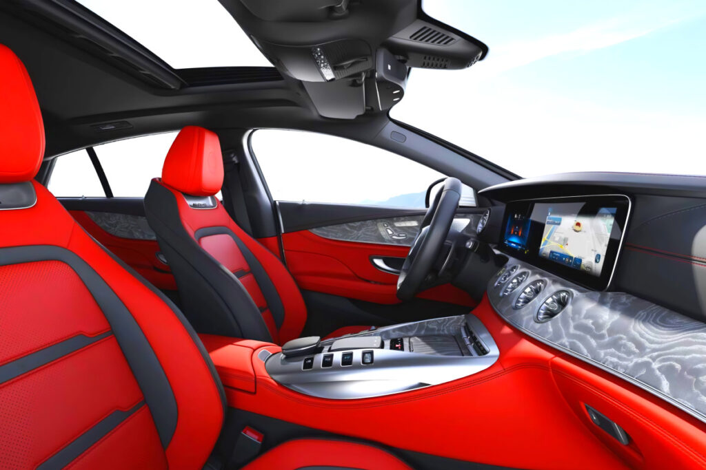 BMW에 1위 내주자 "절치부심"…화이트 감성 신차로 반전 노린다 3 amg great white edition (3)