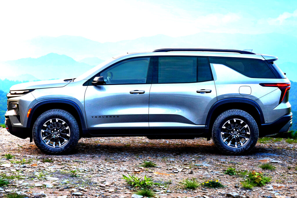 "팰리세이드 한 수 접는다"…고급감 대박 신차 공개하자 기대감 '폭발' 1 쉐보레 트래버스 하이컨트리 2025