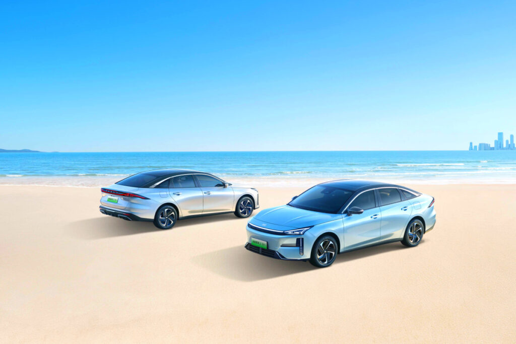 "아반떼보다 싼 하이브리드 車"…1300km 달리는 신차 등장에 '관심 폭주' 4 Geely Galaxy L6 EM-i launched (4)