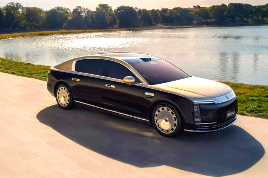 마이바흐 겨냥했다는데 "선 넘었다 반응"…2억 원 대 가격인데 팔리기는 할까? 4 Huawei Maestro S800 unveiled (4)