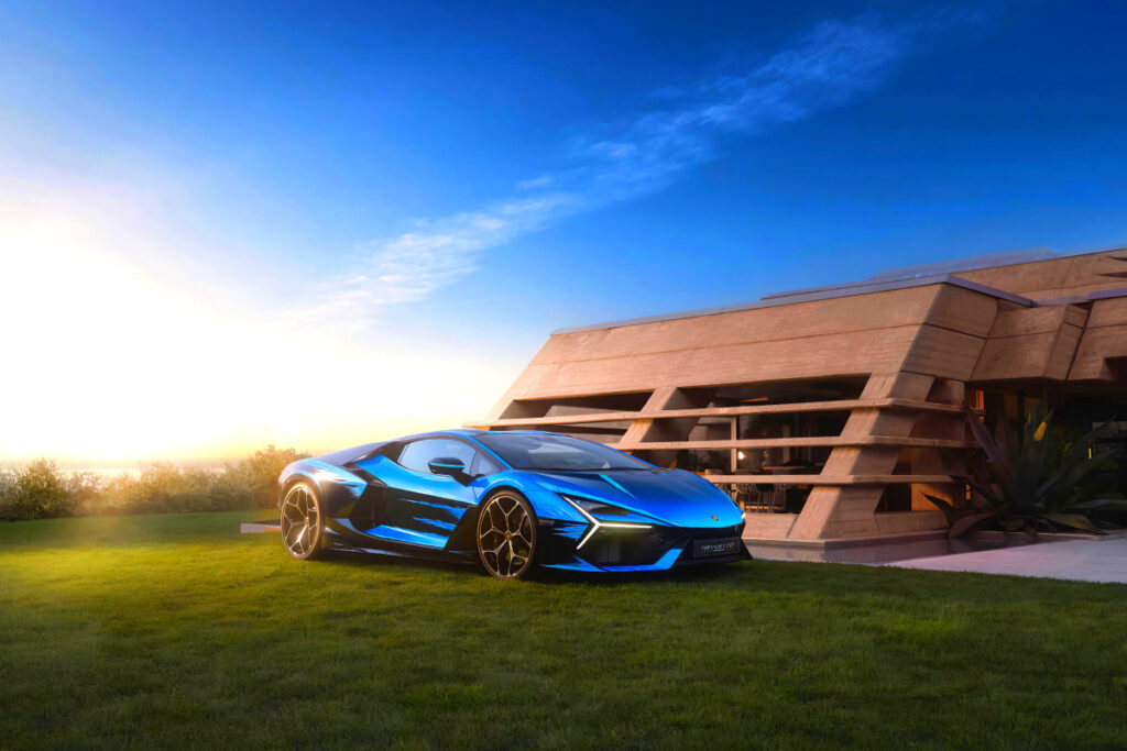 10억 원 가격인데 "역대급 기록"…불티나게 팔린 車, 대체 뭐길래? 2 Lamborghini 2024 sales results (2)