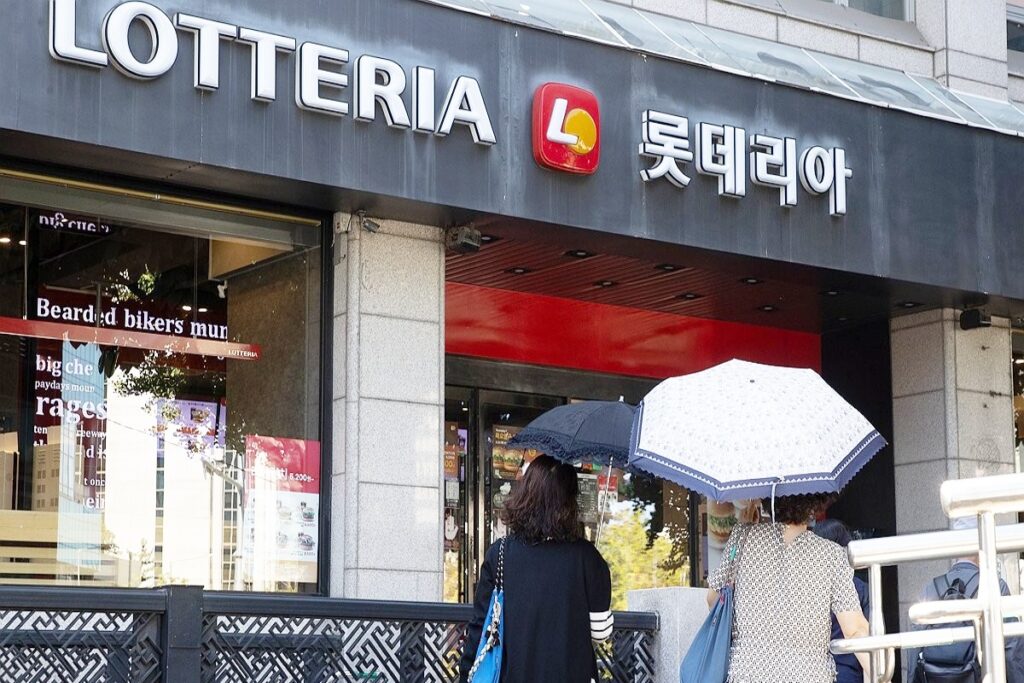 '요즘 누가 사 먹어' 했는데 "품절 대란 일어났다”…반전 비결, 뭐길래? 1 롯데리아