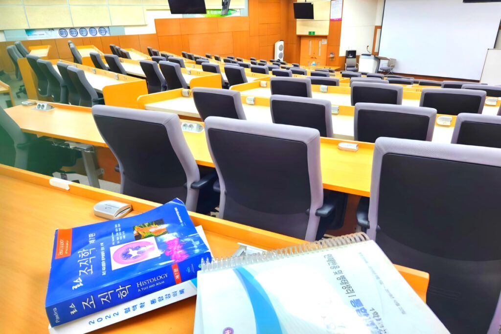 "앞으로 국민 건강 어떡하라고…" 심상치 않은 의대, 최악의 시나리오 '현실로' 1 Medical School Decides to Leave Again