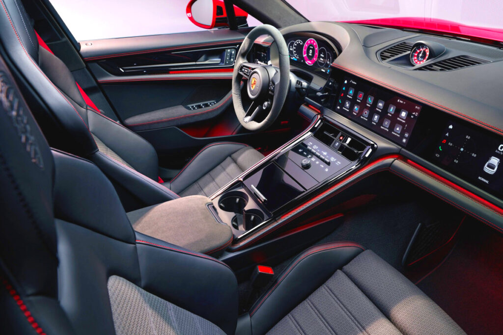 "BMW도 벤츠도 초라해졌다"…2억 원대 고성능 세단은 이것으로 '종결' 1 Porsche Panamera GTS launched