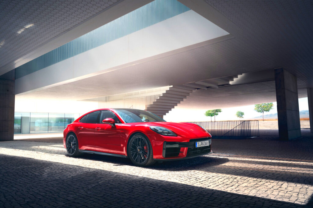 "BMW도 벤츠도 초라해졌다"…2억 원대 고성능 세단은 이것으로 '종결' 3 Porsche Panamera GTS launched (3)