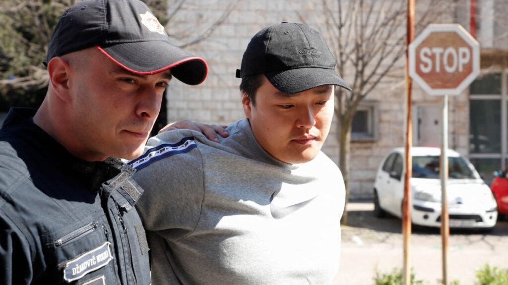 "한국사에 이런 일은 없었다"...감방에서 100년 이상? 무슨 일을 벌였길래 2 권도형