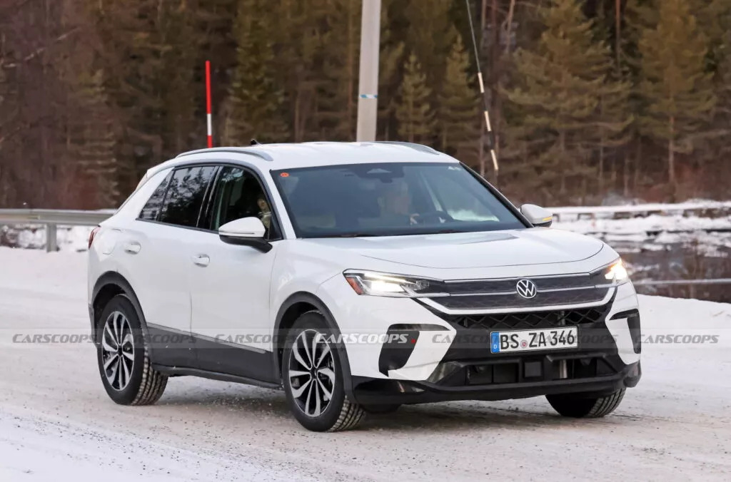 "SUV 전쟁 시작?"…현대차 뺨치는 신차 등장에 '대박 예감' 2 폭스바겐 T-Roc 프로토타입 포착