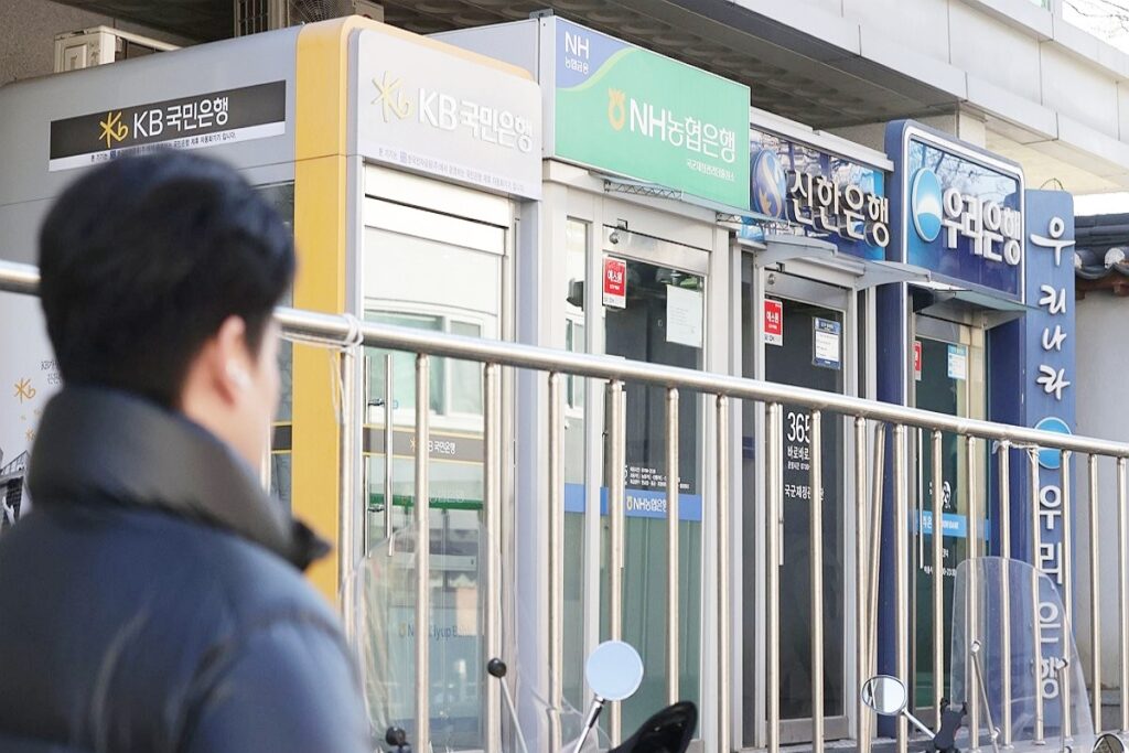 이제 좀 쉬나 했는데 "걱정만 늘어간다"...대한민국 60대 이상 '비상' 4 헤드라인