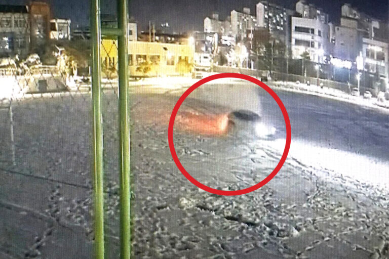 15억 인조잔디 훼손 난동
