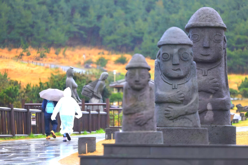 "훔칠 게 없어서 이것까지 훔쳐?"…제주도 '발칵' 뒤집힌 이유 1 Chinese criminals steal urns