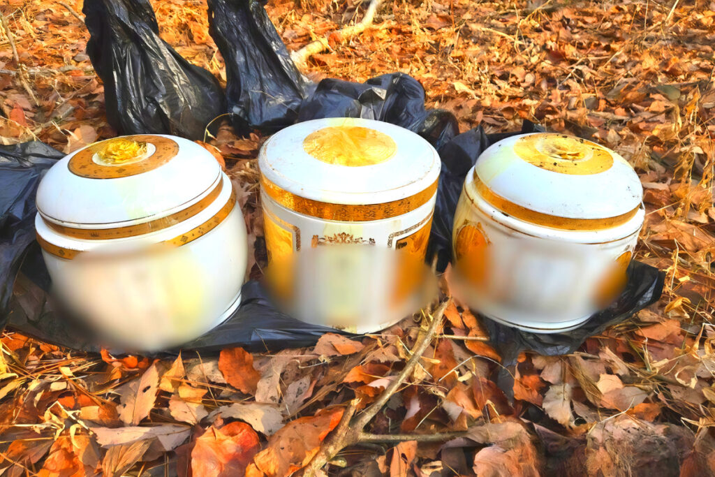 "훔칠 게 없어서 이것까지 훔쳐?"…제주도 '발칵' 뒤집힌 이유 4 Chinese criminals steal urns (4)