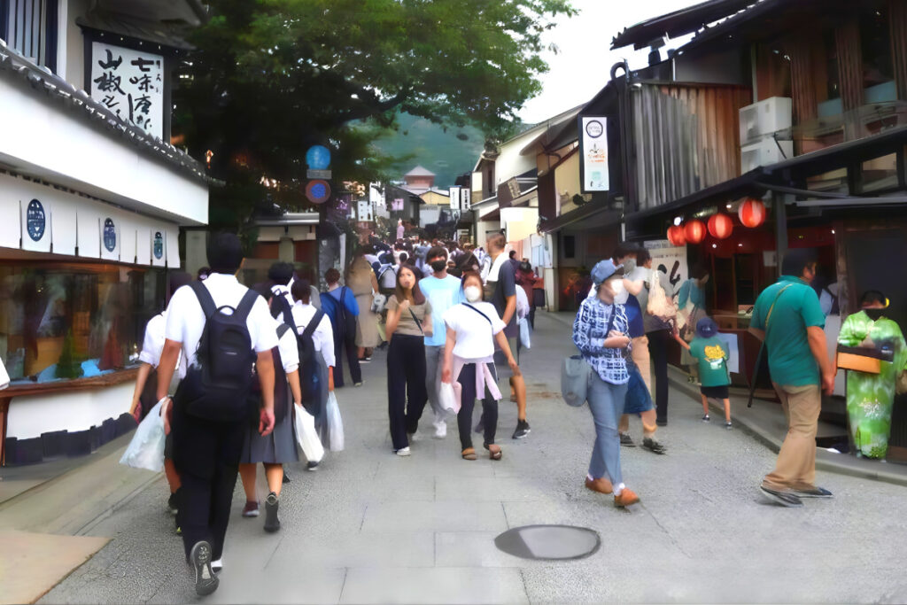 Chinese travelers surge (4)