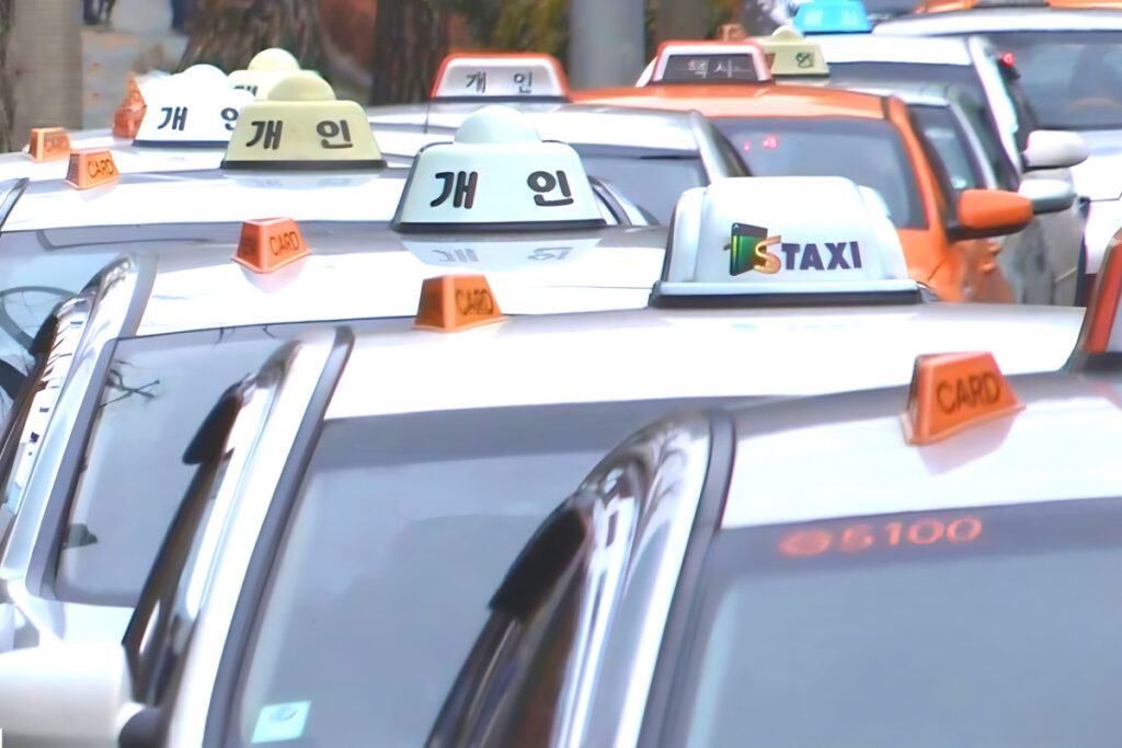8시간 일하고 월 400만원 따박따박…은퇴자 몰리는 '이 직업', 대체 왜? 2 Competing for a private taxi license (2)