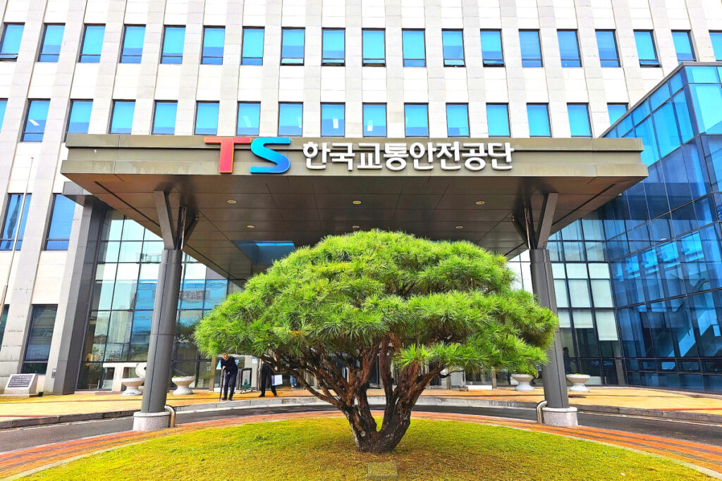 8시간 일하고 월 400만원 따박따박…은퇴자 몰리는 '이 직업', 대체 왜? 4 Competing for a private taxi license (4)