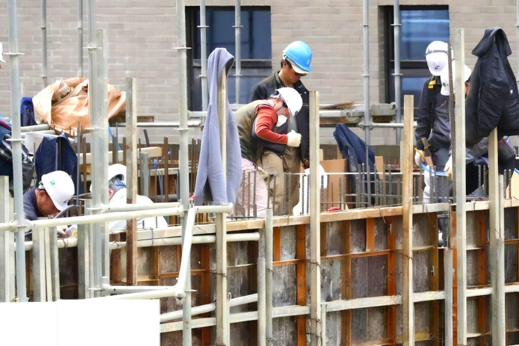 60%가 하청인 현실인데 "이대로는 전부 멈춘다"... 현장 곳곳서 '비명' 5 Construction recession closures (2)
