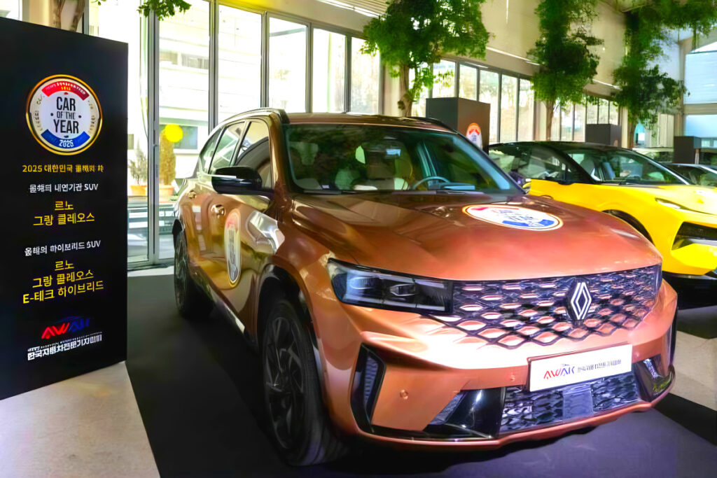불티나게 팔리더니 "결국 해냈다"…현대차·기아도 못한 놀라운 '성과' 2 Grand Koleos 2025 Car of the Year (2)