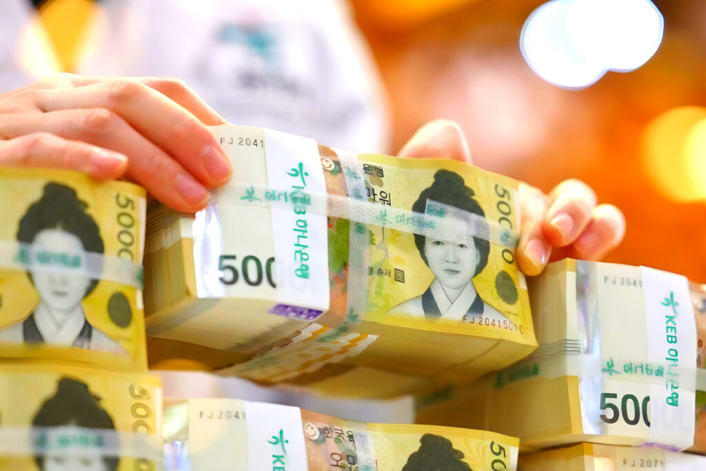 서러운 직장인들 "이러니 중산층 허리가 휘죠"…700만 명은 '한 푼'도 안냈다 1 Increased earned income tax